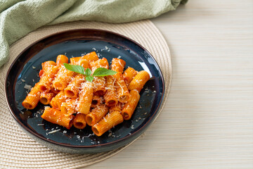 Rigatoni pasta with tomato sauce and cheese