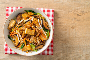 stir-fried noodles with tofu and vegetables