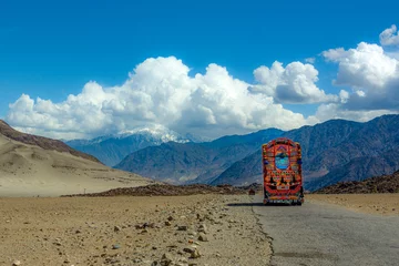 Photo sur Plexiglas Nanga Parbat truck on the mountain road , beautiful decorated Turks on the Karakorum highway  in gilgit baltistan , truck art in Pakistan 