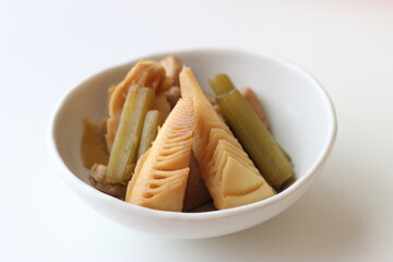 タケノコとフキの煮物