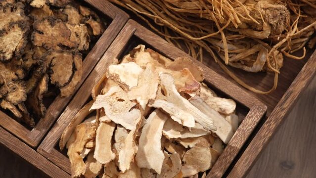 A wooden tray of Angelica root, Szechuan Lovage Rhizome and Bai Zhu. These herbs have the ability to treat health problems