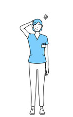 困って頭をかく中年・シニア女性看護師、理学療法士、作業療法士、言語聴覚士、看護助手