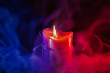 Brennende Kerze - Kerzenschein - Dunkler Hintergrund - Flamme -Burning Candle - Black or Dark...