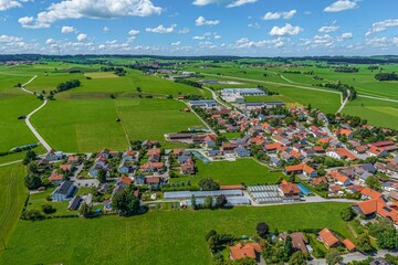 Ausblick über Unterthingau ins sommerliche Ostallgäu
