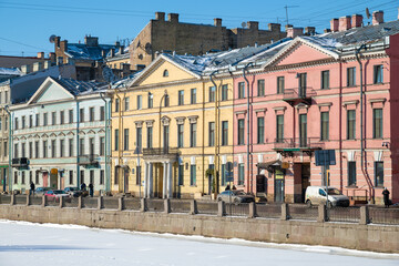 On the embankment of the Fontanka River on a February afternoon. Saint Petersburg