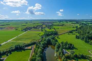 Obraz premium Das Mindeltal südlich von Mindelheim im Unterallgäu im Luftbild