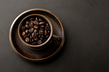 コーヒー豆とコーヒーカップ