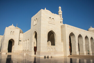 Fototapeta na wymiar The impressive Sultan Qaboos Grand Mosque, Muscat, Oman
