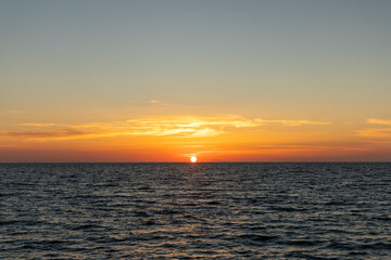 Obraz premium sunset with clouds on the beach