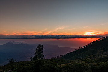 Obraz premium Sunrise over Kawah Ijen Volcano and view toward Bali Strait, Java, Indonesia