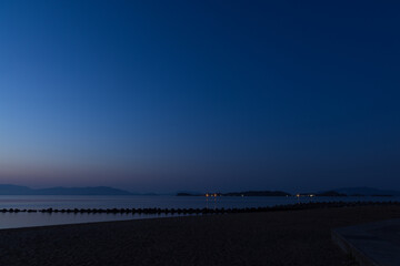 日本の岡山県の瀬戸内海の美しい日の出
