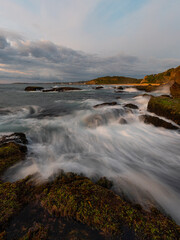Fototapeta premium Beautiful water flow around the rocky coastline.