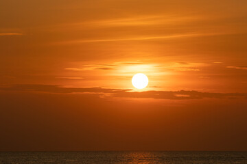 Naklejka premium sunset in the sea