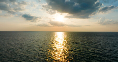 Obraz premium sunset over the sea