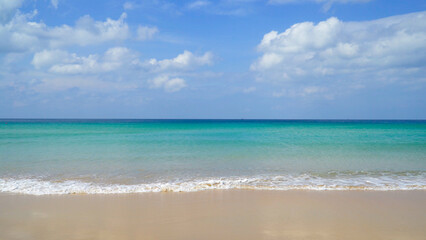 Fototapeta premium tropical beach with blue sky