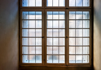 altes Fenster in einem Amtsgebäude, Spandau, Berlin, Deutschland
