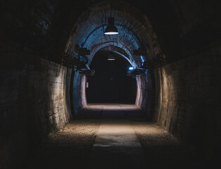 Fototapeta na wymiar Tunel w ciemności