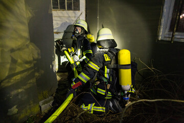Atemschutzgeräteträger der Feuerwehr bei einer Übung