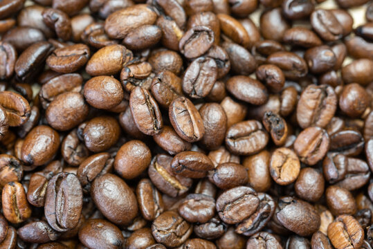 Close up image of a pile of roasted coffee beans