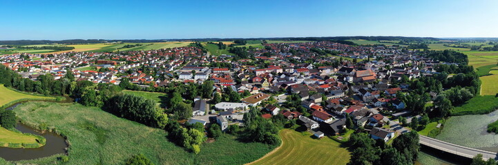 Luftbild von Frontenhausen ein Markt im niederbayerischen Landkreis Dingolfing-Landau