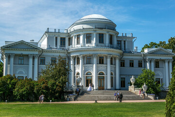 Fototapeta na wymiar Yelagin Palace in the park on the island in St. Petersburg in summer