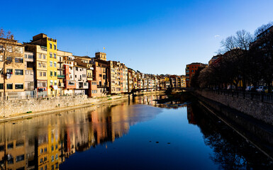 Fototapeta na wymiar Colorfull city and houses with a river under a blue sky