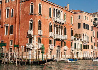Naklejka premium VENICE, ITALY - FEBRAURY 14, 2020: buildings on Grand Canal.