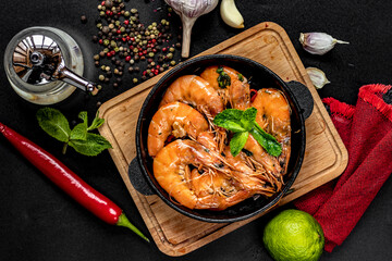 Fried tiger prawns in sauce.