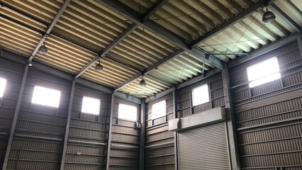 古い工場の天井イメージ