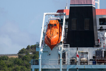 Bateau de sauvetage sur un navire marchand.