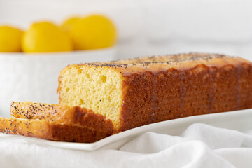 Poppy seeds lemon cake