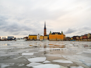 Obraz premium View of the city of Gamla Stan in Stockholm (Sweden) during winter with the frozen river