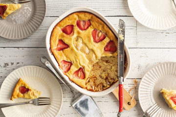 Banana pudding with strawberries