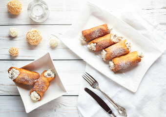 Cannoli with dark chocolate and dried fruits