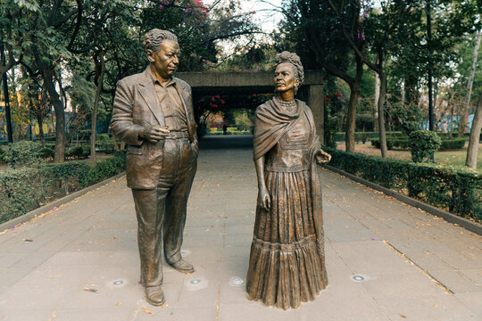 Mexico City -feb 2023: Frida Kahlo and Diego Rivera statues inside Parque Frida Kahlo in Coyoacan