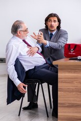 Obraz premium Male employee suffering from heart attack in the office