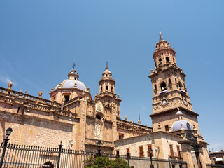 Fototapeta na wymiar Catedral de Morelia en Michoacán, México