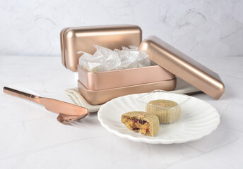 mini bake luxury tart in Japanese matcha hojicha green tea crisp with cranberry pineapple jam paste inside shining rose gold bronze iron box packaging on white marble pastry dessert halal party menu