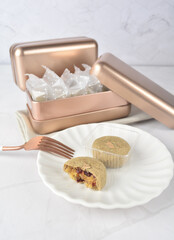 mini bake luxury tart in Japanese matcha hojicha green tea crisp with cranberry pineapple jam paste inside shining rose gold bronze iron box packaging on white marble pastry dessert halal party menu