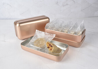 mini bake luxury tart in Japanese matcha hojicha green tea crisp with cranberry pineapple jam paste inside shining rose gold bronze iron box packaging on white marble pastry dessert halal party menu