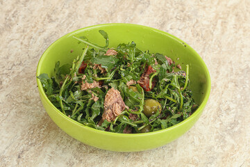 Salad with tuna and rucola