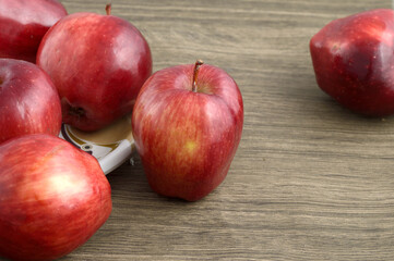 Fototapeta na wymiar Ripe red apples on wooden background