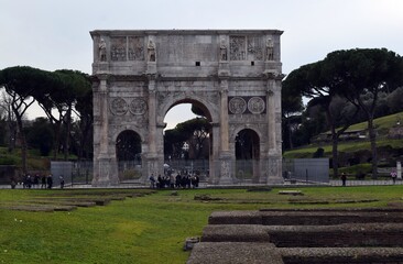 Fototapeta na wymiar Arch of Constantine. Antique arch in Rome. Ancient ruins of Rome and Italy