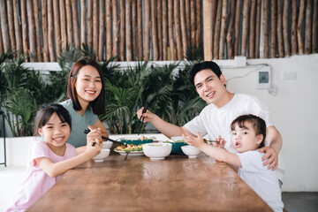 Image of Asian family eating lunch together
