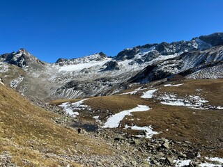 Fototapeta na wymiar First autumn snow on the rocky peaks in the mountainous area of the Albula Alps and above the Swiss mountain road pass Fluela (Flüelapass), Zernez - Canton of Grisons, Switzerland (Schweiz)