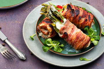 Asparagus baked with meat and cheese