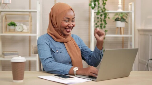 Smiling African  female  business owner using digital tablet and talking on the phone .Online shopping  and start up concept.