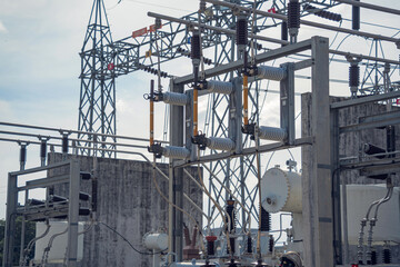 Obraz premium High voltage electric power plant current distribution substation
