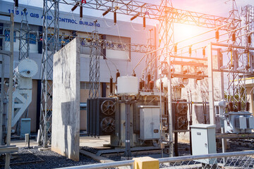 High voltage electric power plant current distribution substation
