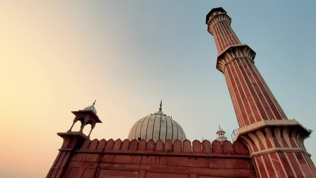 Jama Masjid is one of the largest Indian mosques, built by mughal, located in New Delhi, India